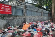 Sampah bertumpuk di salah satu lokasi Kabupaten Tangerang. Foto: LKBN Antara