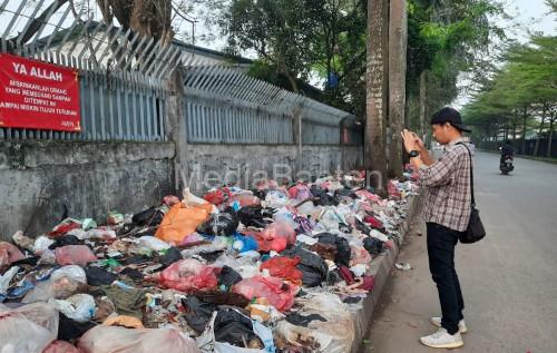Salah satu lokasi pembuangan sampah liar di Kabupaten Tangerang. Foto Antara