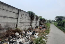 Sampah berserakan di sudut Kota Serang. Foto: Febrian Vazuard