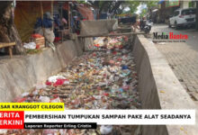 Pembersihan sampah di Pasar Kranggot, Cilegon menggunakan peralatan seadanya. Foto: Erling Cristin