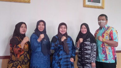 Kepala UPT Kota Serang, Ratu Illoh dan jajarannya. Foto: Aden Hasanudin