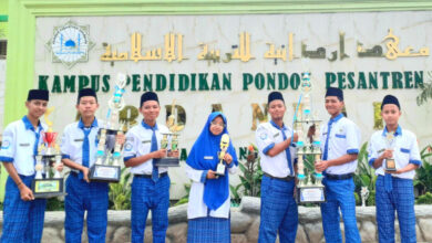 Delapan Santriwan dan Satriwati yang ikut Lomba ASEAN YRIS 2022. Foto: Nesa Nelania