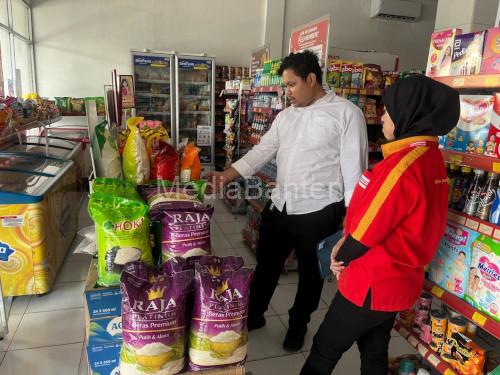 Satgas Pangan Kabupaten Serang lakukan pantauan harga beras di Pontang dan Ciruas. Foto Yono