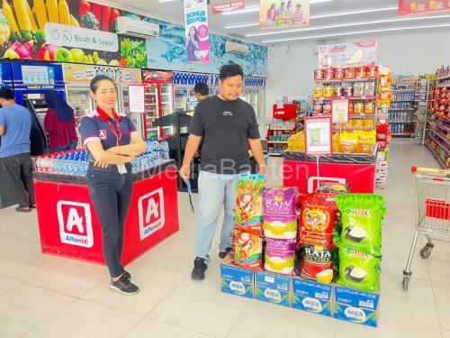 Tim Satgas Pangan Polres Serang kembali cek harga beras. Foto Yono