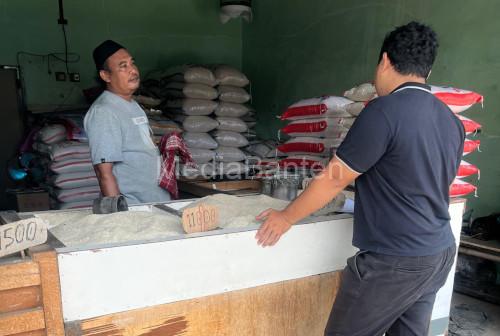 Satgas Pangan Polres Serang pantau harga beras. Foto Yono