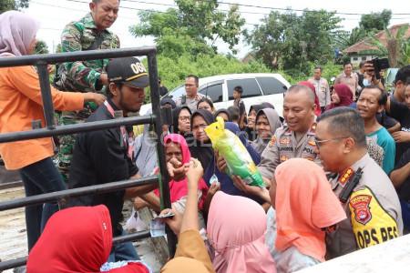Polresta Kota Serang gelar operasi pasar beras murah. Foto: LKBN Antara