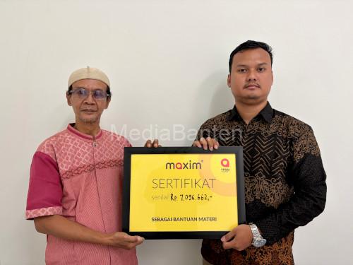 Santunan Maxim ke mitra pengemudi dan konsumen. Foto Arkam Suprapto