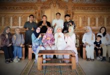 Tim Saung Mang Pendi dan para vendor jasa penyelenggara pernikahan usai melakukan pertemuan di Joglo & Taman Mang Pendi. Foto Saung Mang Pendi