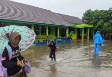 SDN Citerep, Kota Serang direndam air. Foto: LKBN Antara