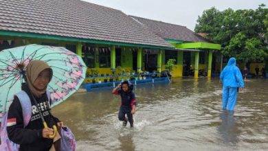 SDN Citerep, Kota Serang direndam air. Foto: LKBN Antara