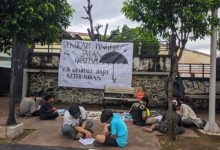 Sekolah pinggir jalan gratis di Kota Serang. Foto: Budi Wahyu Iskandar