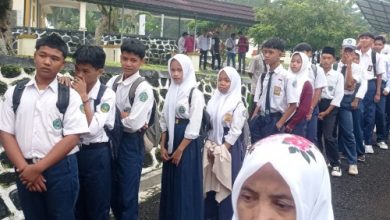 Anak-anak lulusan SMP yang akan sekolah di SMA Sekolah Rakyat Rangkasbitung. Foto: Antara