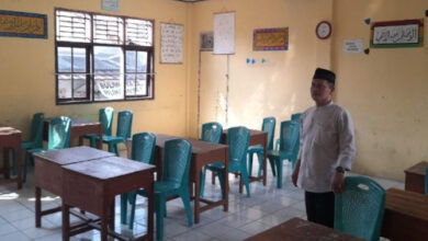 Ruang kelas SMP Swasta di Kota Serang yang kosong karena tak dapat murid baru. Foto: Antara