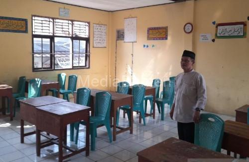Ruang kelas SMP Swasta di Kota Serang yang kosong karena tak dapat murid baru. Foto: Antara