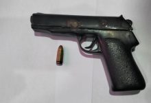 Barang bukti senjata api rakitan. Foto Daeng Yusvin