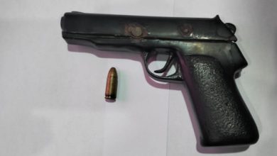 Barang bukti senjata api rakitan. Foto Daeng Yusvin