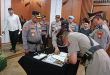 Kapolres Serang, AKBP Condro Sasongko memimpin sertijab Kapolsek dan PJU di Jajaran Polres Serang. Foto: Yono