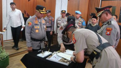 Kapolres Serang, AKBP Condro Sasongko memimpin sertijab Kapolsek dan PJU di Jajaran Polres Serang. Foto: Yono