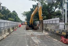 Pekerjaan kostruksi pintu air di Jagaraksa, Jaksel. Foto: Diskomifotik DKI Jakarta