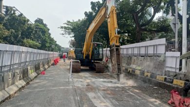 Pekerjaan kostruksi pintu air di Jagaraksa, Jaksel. Foto: Diskomifotik DKI Jakarta