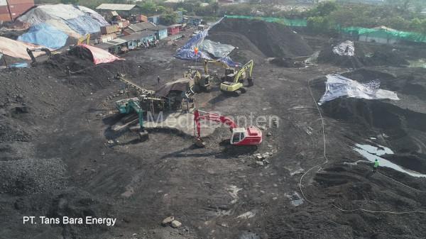 Salah satu stokpile batubara di Jakarta Utara yang ditutup sementara. Foto: Diskominfotik DKI Jakarta