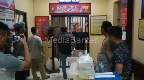 Kapolres Serang, AKBP Condro Sasongko sidak ke Rutan Polres Serang. Foto: Yono