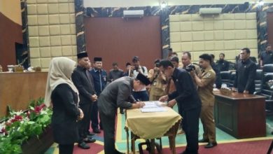 Pengesahan perubahan APBD Kabupaten Pandeglang tahun 2025. Foto: Sutisna