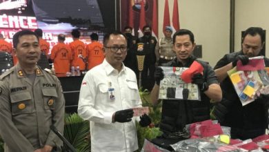 Polda Banten mengungkap 14 orang tersangka peredaran uang palsu lintas provinsi. Foto: Antara