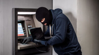 ilustrasi skimming terhadap ATM.