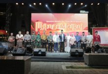 Semarak pelajar, sMA Muhi Yogyakarta menggelar Mancawarni di Teras Malioboro. Foto Yusron