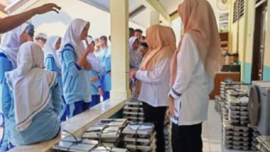 Program Makan Bergizi Gratis di SMPN 1 Kramatwatu. Foto: Antara