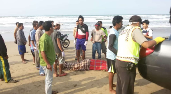 Terseret Ombak, Nelayan Ditemukan Tewas di Pantai Binuangeun