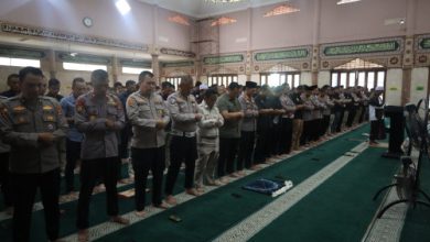 Polda Banten gelar solat ghoib. Foto; Budi Wahyu Iskandar