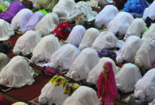 ilustrasi solat tarawih berjamaah.