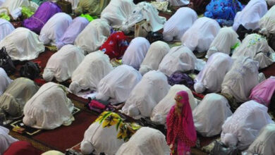 ilustrasi solat tarawih berjamaah.