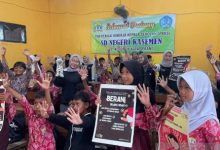 Yayasan Kakak Aman Indonesia dan Yayasan Aku Temanmu sosialisasikan pencegahan kekerasan seksual di murid SD di Kota Serang. Foto Antara