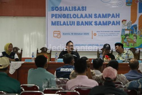 DLH Kabupaten Serang menyosialisasikan pengelolaan melalui bank sampah. Foto: Arif Sholeh