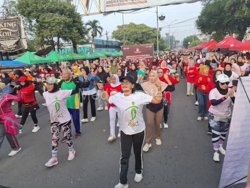 KPU Banten gelar sosialiasi Pilkada 2024 di Alun-alun Kota Serang. Foto: Humas KPU Banten