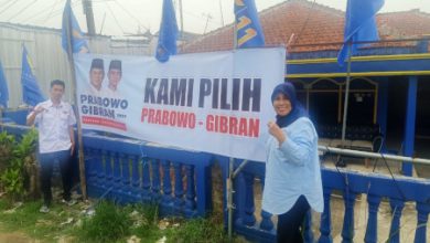 Spanduk Capres - Cawapres, Probowo - Gibran dari Partai Garuda. Foto: Feri Ardi Saputra