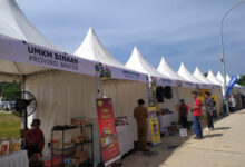 Deretan stand UMKM memeriahkan peresmian Banten International Stadium (BIS). Foto: Biro Adpim Banten