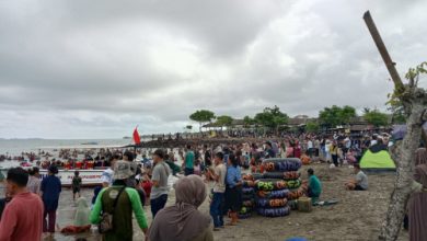 Suasana Pantai Anyer pada H+3 Lebaran 2025. Foto: Abdul Hadi