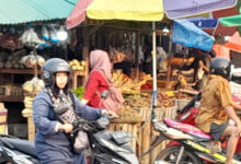 Pedagang sembako di Pasar Rau, Kota Serang. Foto: Febrian Faizal Vazuard.