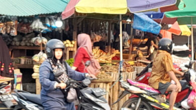 Pedagang sembako di Pasar Rau, Kota Serang. Foto: Febrian Faizal Vazuard.