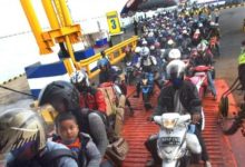 Suasana di Pelabuhan Penyeberangan Merak. Foto Daeng Yusvin