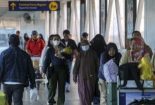 Suasana penumpang di Pelabuhan Merak. foto Antara