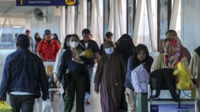 Suasana penumpang di Pelabuhan Merak. foto Antara