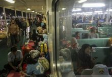 Suasana di atas kapal penyeberangan Merak - Bakauheni. Foto: Antara