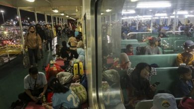 Suasana di atas kapal penyeberangan Merak - Bakauheni. Foto: Antara