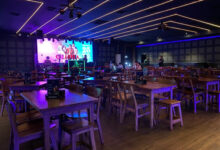 Suasana dalam Pose Bar and Resto. Foto: Iqbal Kurnia