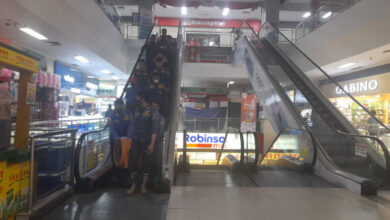 Suasana dalam gedung Ramayana Serang. Foto: Aden Hasanudin